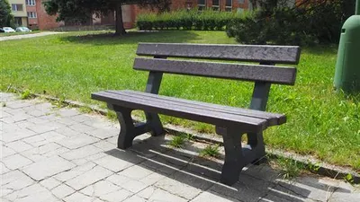 Lavička z recyklovaného plastu